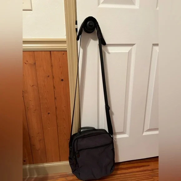 Ibagbar Messenger Bag - Picture 2 of 6